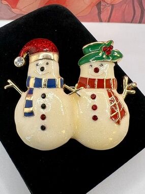 Monet Snow Couple Brooch